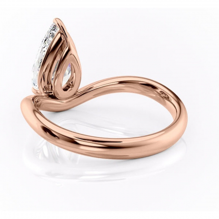 Inel de logodnă Silvara din aur Rose 14kt cu moissanite tăietură pară – Solitar rafinată pentru profil jos | Personalizează și configurează gratuit online [3]