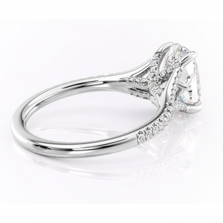 Inel de logodnă Skye din aur Alb 14kt cu moissanite tăietură ovală – Montură pavé rafinată pentru profil înalt | Personalizează și configurează gratuit online [2]