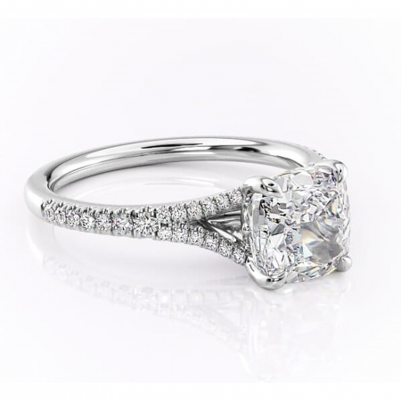 Pernă - Inel de logodnă Skye din aur Alb 14kt cu moissanite tăietură pernă – Montură pavé rafinată pentru profil înalt | Personalizează și configurează gratuit online