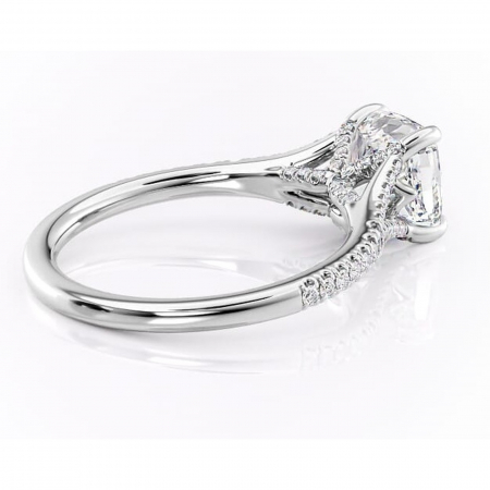 Inel de logodnă Skye din aur Alb 14kt cu moissanite tăietură pernă – Montură pavé rafinată pentru profil înalt | Personalizează și configurează gratuit online [2]