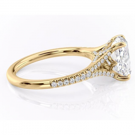 Inel de logodnă Skye din aur Galben 14kt cu moissanite tăietură ovală – Montură pavé rafinată pentru profil înalt | Personalizează și configurează gratuit online [1]