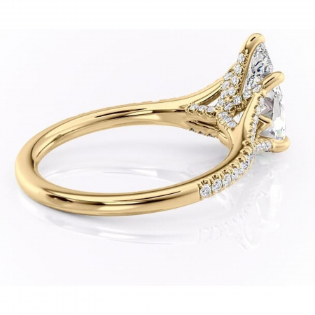Inel de logodnă Skye din aur Galben 14kt cu moissanite tăietură pară – Montură pavé rafinată pentru profil înalt | Personalizează și configurează gratuit online [2]