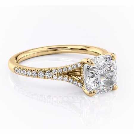 18K - Inel de logodnă Skye din aur Galben 18kt cu moissanite tăietură pernă – Montură pavé rafinată pentru profil înalt | Personalizează și configurează gratuit online