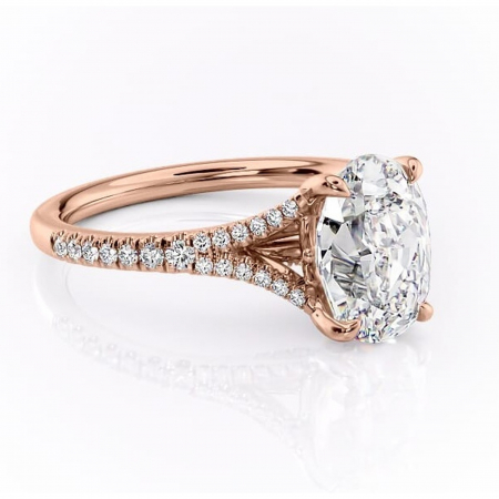 Ovală - Inel de logodnă Skye din aur Rose 18kt cu moissanite tăietură ovală – Montură pavé rafinată pentru profil înalt | Personalizează și configurează gratuit online