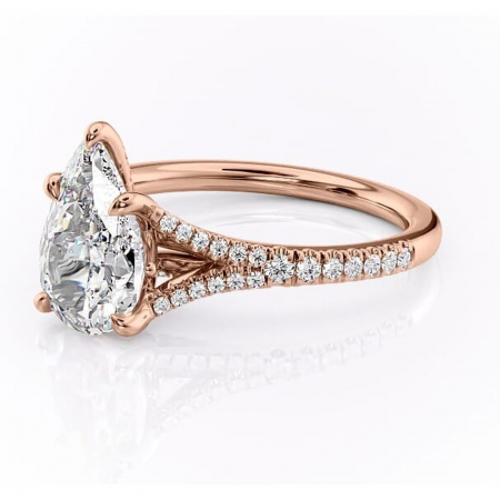 Inel de logodnă Skye din aur Rose 18kt cu moissanite tăietură pară – Montură pavé rafinată pentru profil înalt | Personalizează și configurează gratuit online [6]
