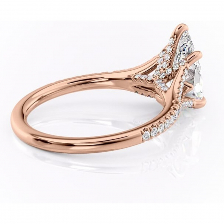 Inel de logodnă Skye din aur Rose 18kt cu moissanite tăietură pară – Montură pavé rafinată pentru profil înalt | Personalizează și configurează gratuit online [2]