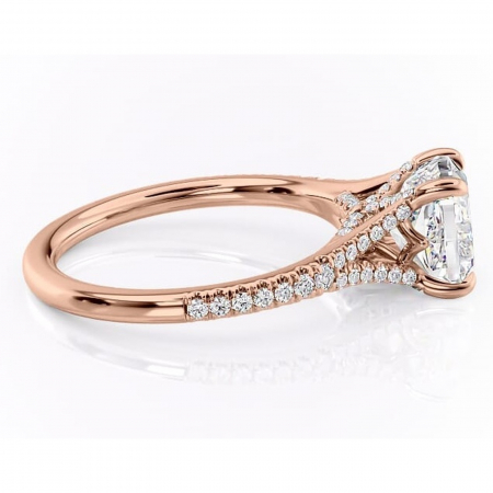 Inel de logodnă Skye din aur Rose 14kt cu moissanite tăietură pernă – Montură pavé rafinată pentru profil înalt | Personalizează și configurează gratuit online [1]