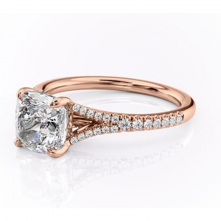Inel de logodnă Skye din aur Rose 14kt cu moissanite tăietură pernă – Montură pavé rafinată pentru profil înalt | Personalizează și configurează gratuit online [6]