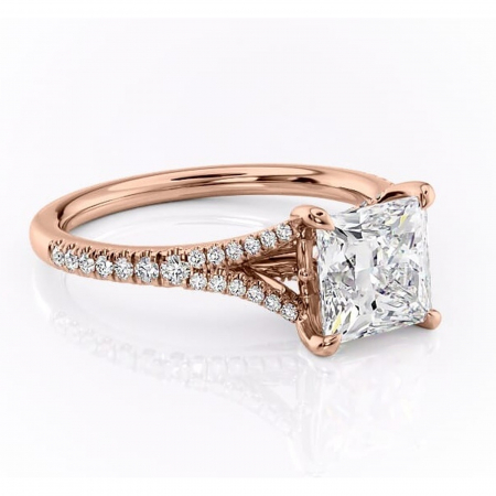 18K - Inel de logodnă Skye din aur Rose 18kt cu moissanite tăietură princess – Montură pavé rafinată pentru profil înalt | Personalizează și configurează gratuit online