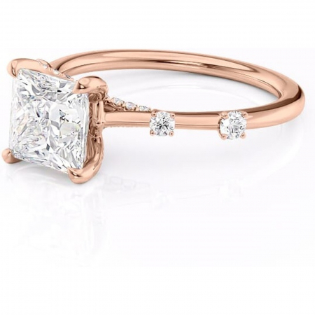 Inel de logodnă Talia din aur Rose 18kt cu moissanite tăietură princess – Pietre laterale rafinată pentru profil înalt | Personalizează și configurează gratuit online [6]