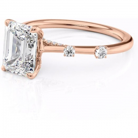 Inel de logodnă Talia din aur Rose 14kt cu moissanite tăietură smarald – Pietre laterale rafinată pentru profil înalt | Personalizează și configurează gratuit online [6]