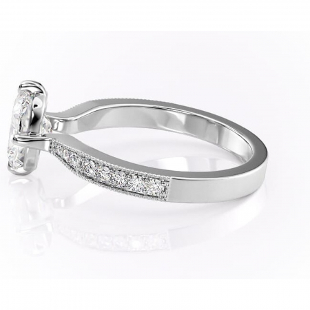 Inel de logodnă Thalia din aur Alb 14kt cu moissanite tăietură pernă – Montură pavé rafinată pentru profil mediu | Personalizează și configurează gratuit online [5]