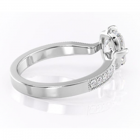 Inel de logodnă Thalia din aur Alb 14kt cu moissanite tăietură pernă – Montură pavé rafinată pentru profil mediu | Personalizează și configurează gratuit online [2]