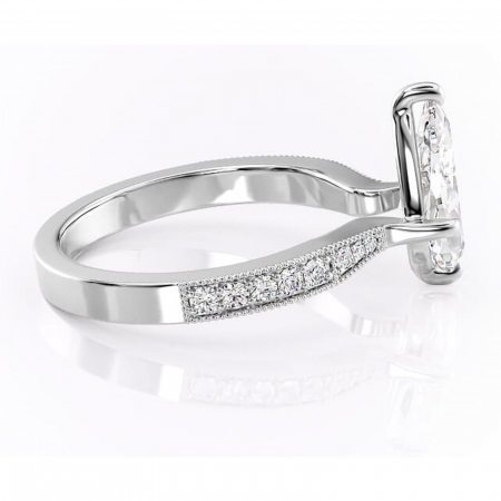 Inel de logodnă Thalia din aur Alb 14kt cu moissanite tăietură pară – Montură pavé rafinată pentru profil mediu | Personalizează și configurează gratuit online [1]