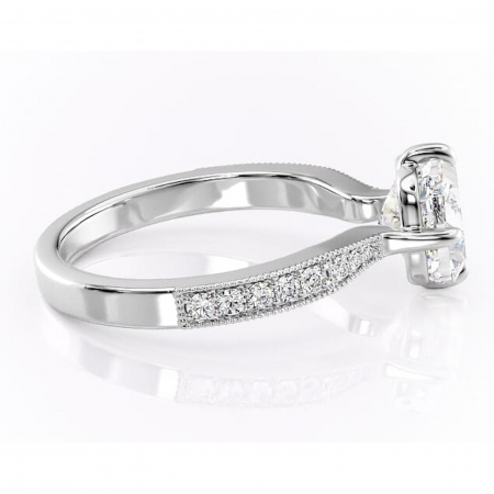 Inel de logodnă Thalia din aur Alb 14kt cu moissanite tăietură pernă – Montură pavé rafinată pentru profil mediu | Personalizează și configurează gratuit online [1]
