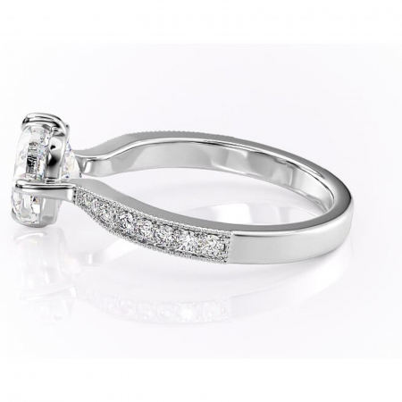 Inel de logodnă Thalia din aur Alb 14kt cu moissanite tăietură pernă – Montură pavé rafinată pentru profil mediu | Personalizează și configurează gratuit online [5]
