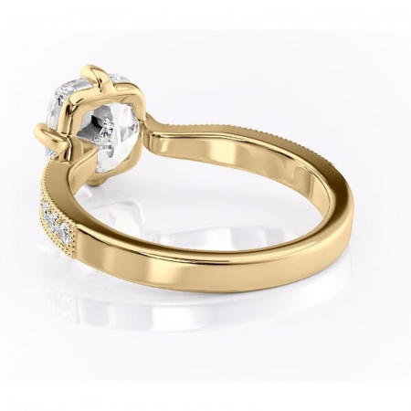 Inel de logodnă Thalia din aur Galben 18kt cu moissanite tăietură pernă – Montură pavé rafinată pentru profil mediu | Personalizează și configurează gratuit online [3]