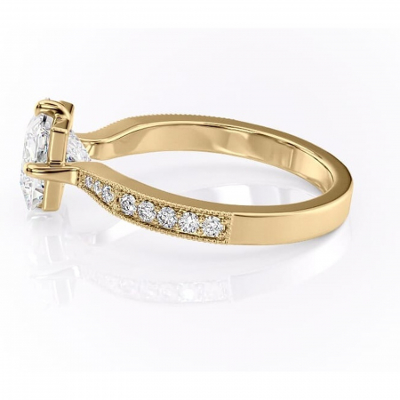 Inel de logodnă Thalia din aur Galben 14kt cu moissanite tăietură princess – Montură pavé rafinată pentru profil mediu | Personalizează și configurează gratuit online [5]