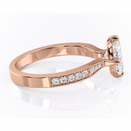 Inel de logodnă Thalia din aur Rose 14kt cu moissanite tăietură pernă – Montură pavé rafinată pentru profil mediu | Personalizează și configurează gratuit online [1]