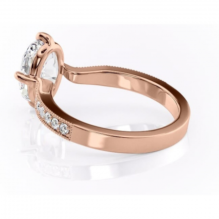 Inel de logodnă Thalia din aur Rose 14kt cu moissanite tăietură ovală – Montură pavé rafinată pentru profil mediu | Personalizează și configurează gratuit online [4]