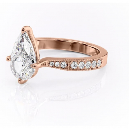 Inel de logodnă Thalia din aur Rose 18kt cu moissanite tăietură pară – Montură pavé rafinată pentru profil mediu | Personalizează și configurează gratuit online [6]