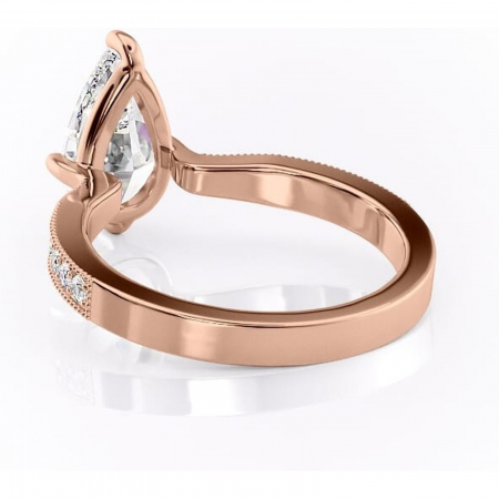 Inel de logodnă Thalia din aur Rose 18kt cu moissanite tăietură pară – Montură pavé rafinată pentru profil mediu | Personalizează și configurează gratuit online [3]