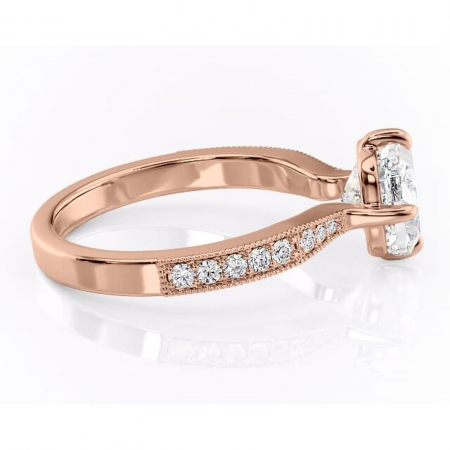 Inel de logodnă Thalia din aur Rose 14kt cu moissanite tăietură pernă – Montură pavé rafinată pentru profil mediu | Personalizează și configurează gratuit online [1]