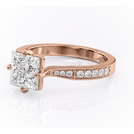 Inel de logodnă Thalia din aur Rose 18kt cu moissanite tăietură princess – Montură pavé rafinată pentru profil mediu | Personalizează și configurează gratuit online [6]