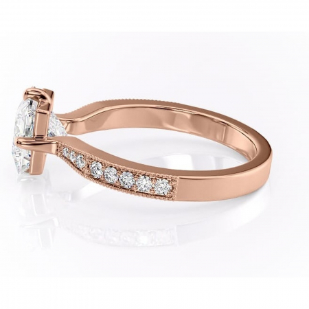 Inel de logodnă Thalia din aur Rose 18kt cu moissanite tăietură princess – Montură pavé rafinată pentru profil mediu | Personalizează și configurează gratuit online [5]