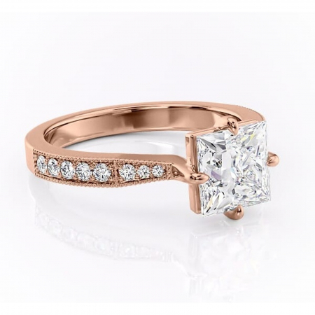 18K - Inel de logodnă Thalia din aur Rose 18kt cu moissanite tăietură princess – Montură pavé rafinată pentru profil mediu | Personalizează și configurează gratuit online