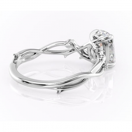 Inel de logodnă Thalina din aur Alb 14kt cu moissanite tăietură pernă – Solitar rafinată pentru profil mediu | Personalizează și configurează gratuit online [2]