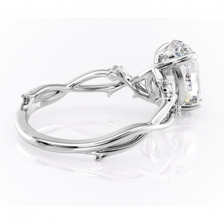 Inel de logodnă Thalina din aur Alb 14kt cu moissanite tăietură ovală – Solitar rafinată pentru profil mediu | Personalizează și configurează gratuit online [2]