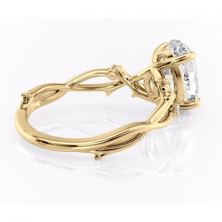 Inel de logodnă Thalina din aur Galben 14kt cu moissanite tăietură ovală – Solitar rafinată pentru profil mediu | Personalizează și configurează gratuit online [2]