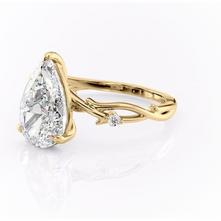 Inel de logodnă Thalina din aur Galben 18kt cu moissanite tăietură pară – Solitar rafinată pentru profil mediu | Personalizează și configurează gratuit online [6]