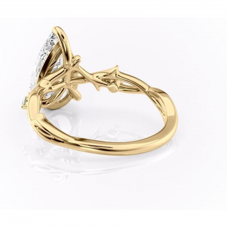 Inel de logodnă Thalina din aur Galben 18kt cu moissanite tăietură pară – Solitar rafinată pentru profil mediu | Personalizează și configurează gratuit online [3]