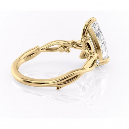 Inel de logodnă Thalina din aur Galben 18kt cu moissanite tăietură pară – Solitar rafinată pentru profil mediu | Personalizează și configurează gratuit online [2]