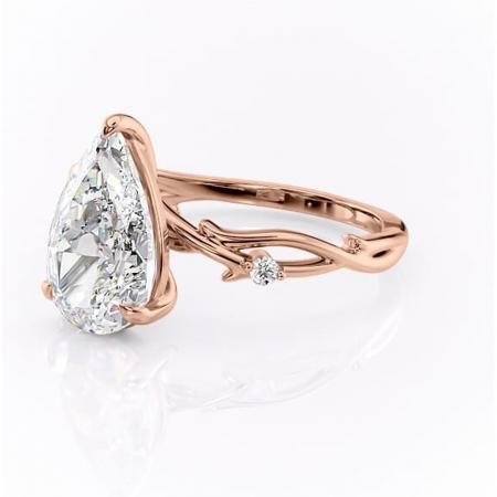 Inel de logodnă Thalina din aur Rose 14kt cu moissanite tăietură pară – Solitar rafinată pentru profil mediu | Personalizează și configurează gratuit online [6]
