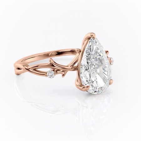 14K - Inel de logodnă Thalina din aur Rose 14kt cu moissanite tăietură pară – Solitar rafinată pentru profil mediu | Personalizează și configurează gratuit online