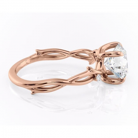 Inel de logodnă Thalina din aur Rose 18kt cu moissanite tăietură rotundă – Solitar rafinată pentru profil mediu | Personalizează și configurează gratuit online [1]