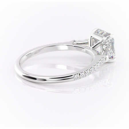 Inel de logodnă Theodora din aur Alb 14kt cu moissanite tăietură asscher – Montură cu trei pietre rafinată pentru profil înalt | Personalizează și configurează gratuit online [2]