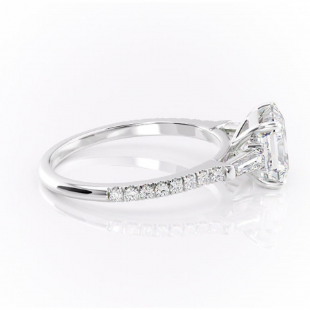 Inel de logodnă Theodora din aur Alb 14kt cu moissanite tăietură asscher – Montură cu trei pietre rafinată pentru profil înalt | Personalizează și configurează gratuit online [1]