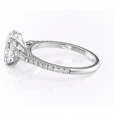 Inel de logodnă Theodora din aur Alb 14kt cu moissanite tăietură ovală – Montură cu trei pietre rafinată pentru profil înalt | Personalizează și configurează gratuit online [5]