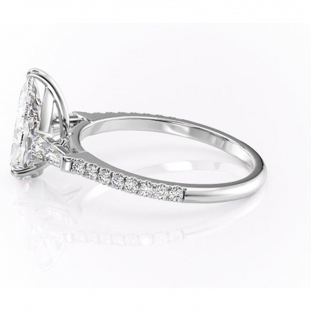 Inel de logodnă Theodora din aur Alb 14kt cu moissanite tăietură pară – Montură cu trei pietre rafinată pentru profil înalt | Personalizează și configurează gratuit online [5]