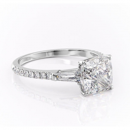 Pernă - Inel de logodnă Theodora din aur Alb 14kt cu moissanite tăietură pernă – Montură cu trei pietre rafinată pentru profil înalt | Personalizează și configurează gratuit online