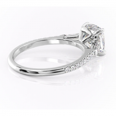 Inel de logodnă Theodora din aur Alb 14kt cu moissanite tăietură pernă – Montură cu trei pietre rafinată pentru profil înalt | Personalizează și configurează gratuit online [2]