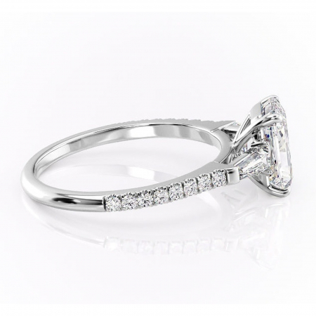 Inel de logodnă Theodora din aur Alb 14kt cu moissanite tăietură radiantă – Montură cu trei pietre rafinată pentru profil înalt | Personalizează și configurează gratuit online [1]