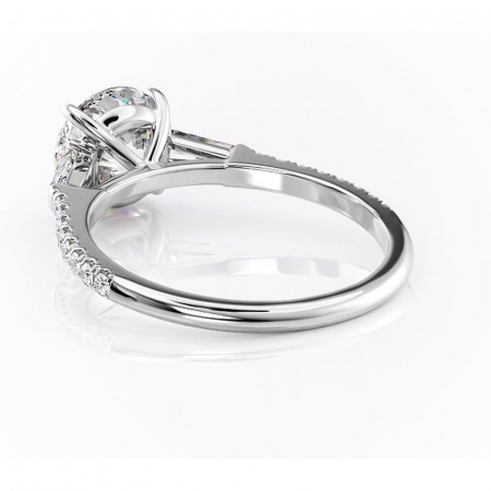 Inel de logodnă Theodora din aur Alb 14kt cu moissanite tăietură rotundă – Montură cu trei pietre rafinată pentru profil înalt | Personalizează și configurează gratuit online [3]