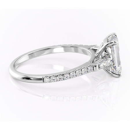 Inel de logodnă Theodora din aur Alb 14kt cu moissanite tăietură smarald – Montură cu trei pietre rafinată pentru profil înalt | Personalizează și configurează gratuit online [1]