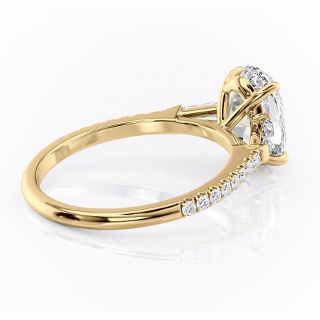 Inel de logodnă Theodora din aur Galben 14kt cu moissanite tăietură ovală – Montură cu trei pietre rafinată pentru profil înalt | Personalizează și configurează gratuit online [2]
