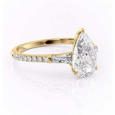 Aur galben - Inel de logodnă Theodora din aur Galben 18kt cu moissanite tăietură pară – Montură cu trei pietre rafinată pentru profil înalt | Personalizează și configurează gratuit online